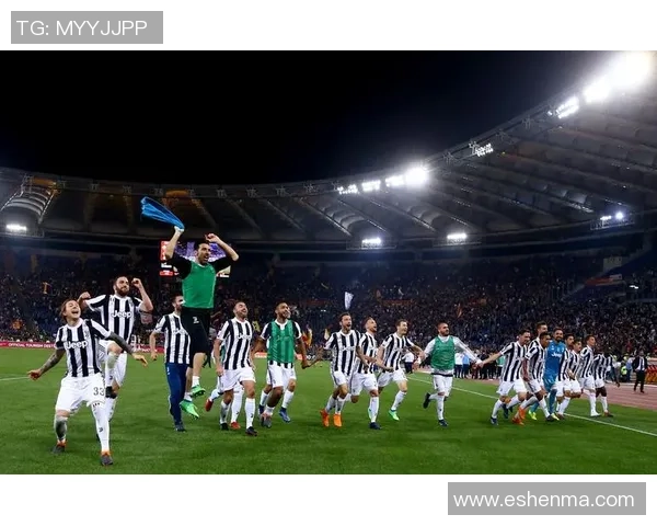 北京足球队的崛起之路：从低谷到巅峰的奋斗历程与荣耀回顾